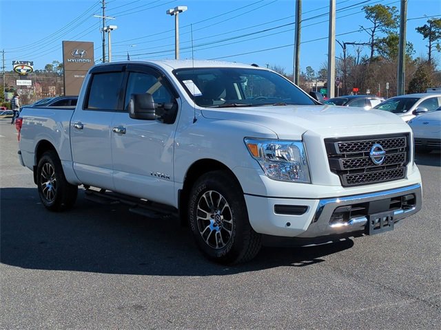 Used 2021 Nissan Titan SV w/ SV Convenience Package image 3