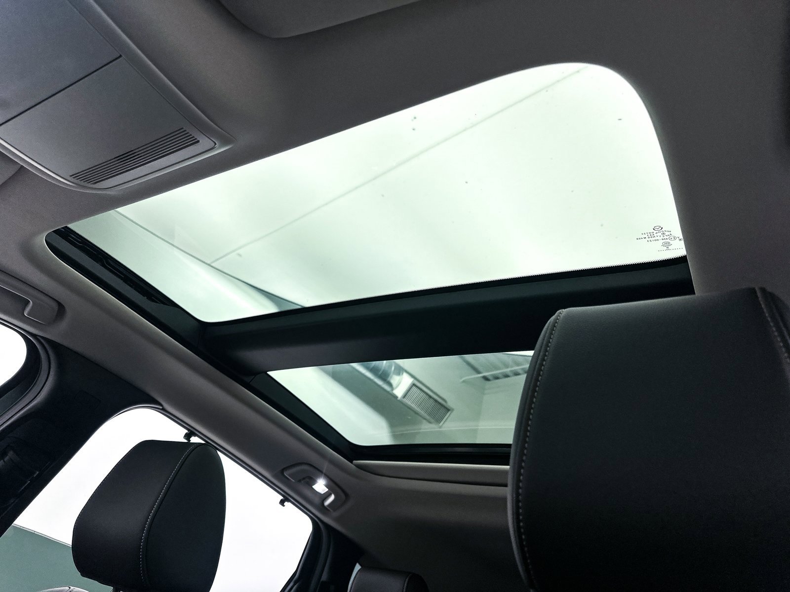 Certified 2025 MAZDA CX-70 Plug-In Hybrid w/ Premium Pkg image 3