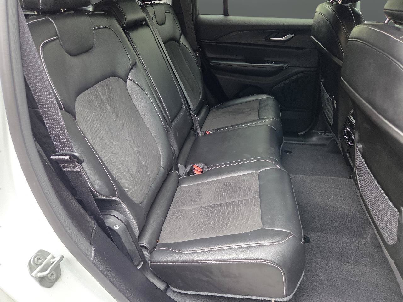 Used 2023 Jeep Grand Cherokee Altitude AWD/4WD image 15