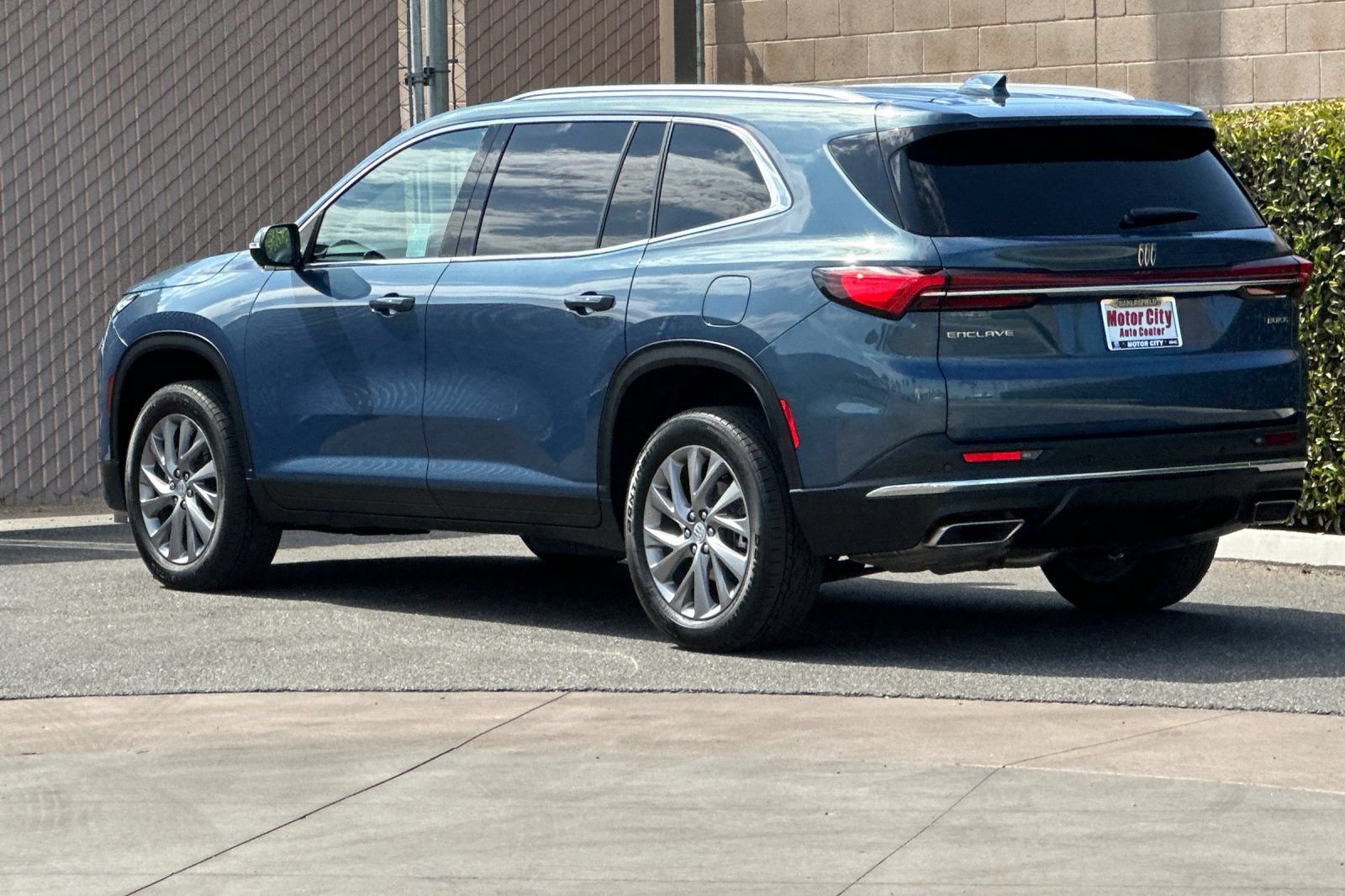 Certified 2025 Buick Enclave Preferred FWD image 3