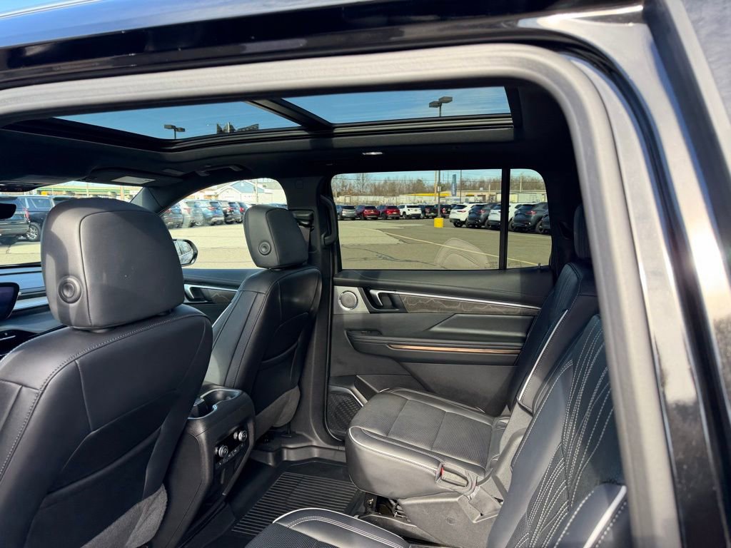 Used 2025 Buick Enclave Avenir w/ Super Cruise Package image 14