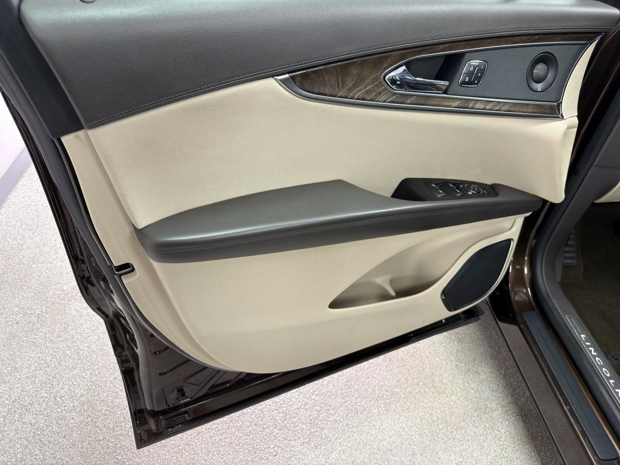 Used 2019 Lincoln Nautilus Reserve AWD/4WD image 14