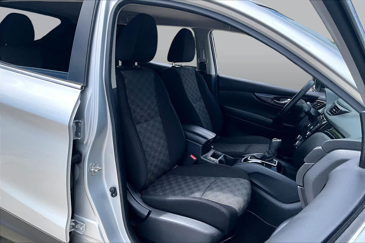Used 2022 Nissan Rogue Sport SV FWD image 8