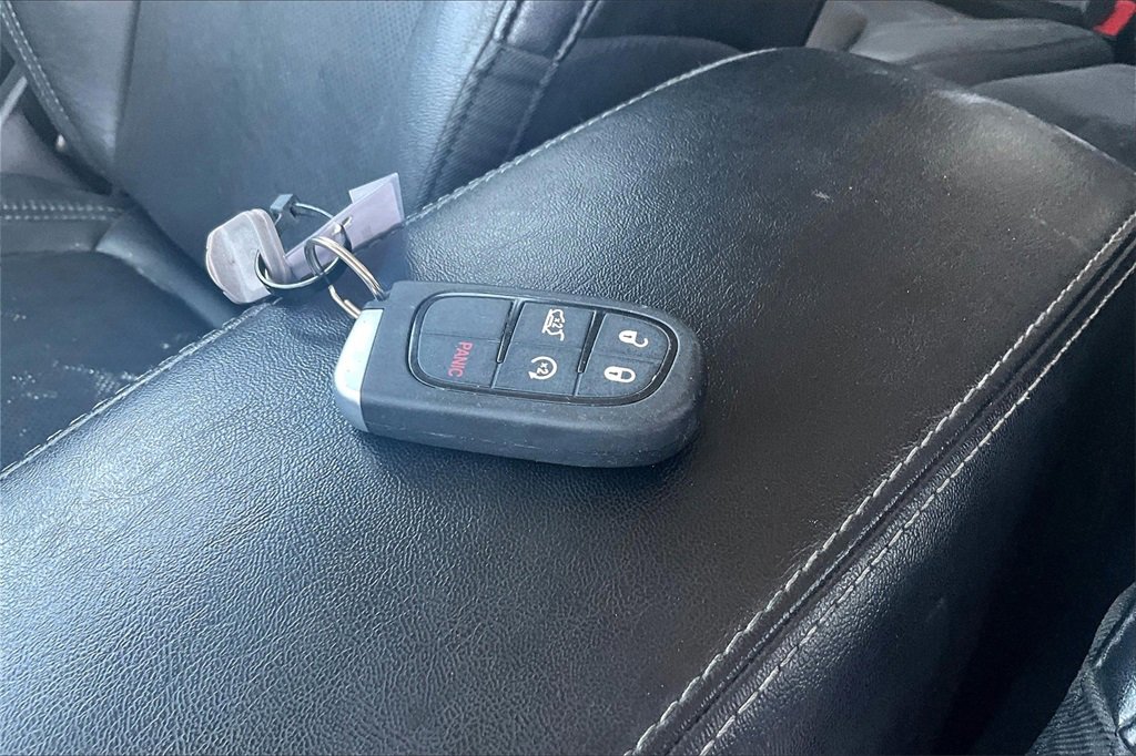 Used 2021 Jeep Cherokee Limited image 9