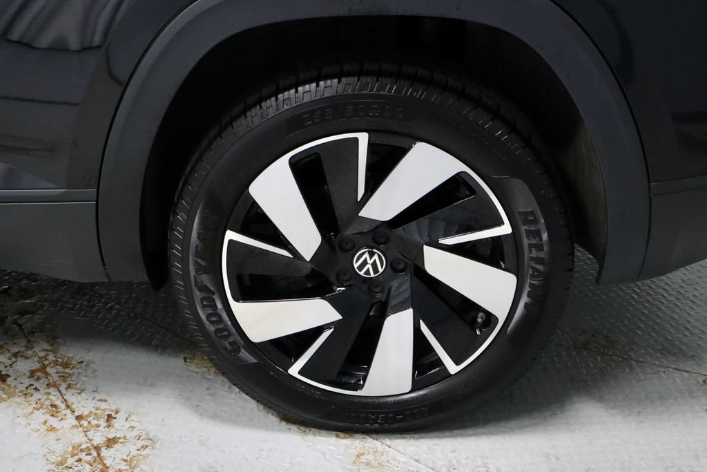 Used 2025 Volkswagen Atlas Cross Sport SE FWD image 19