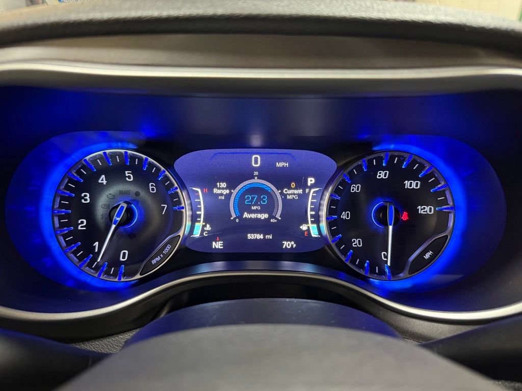 Used 2023 Chrysler Pacifica Touring-L AWD/4WD image 7