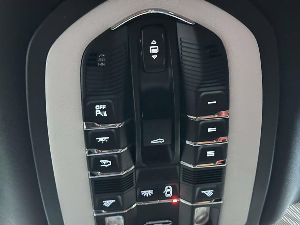 Used 2021 Porsche Macan GTS AWD/4WD image 34