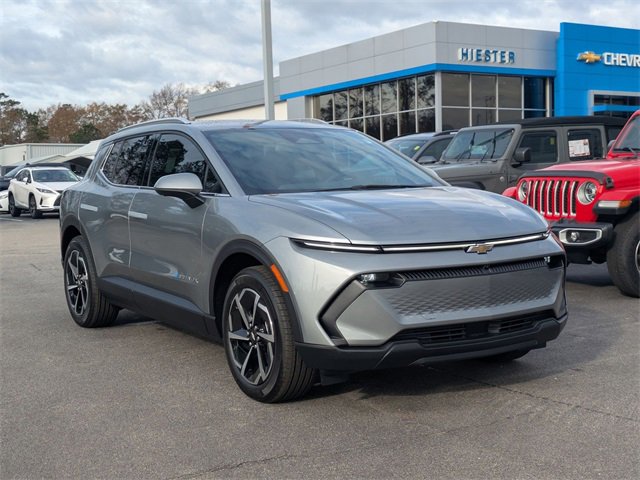 New 2026 Chevrolet Equinox EV LT image 2