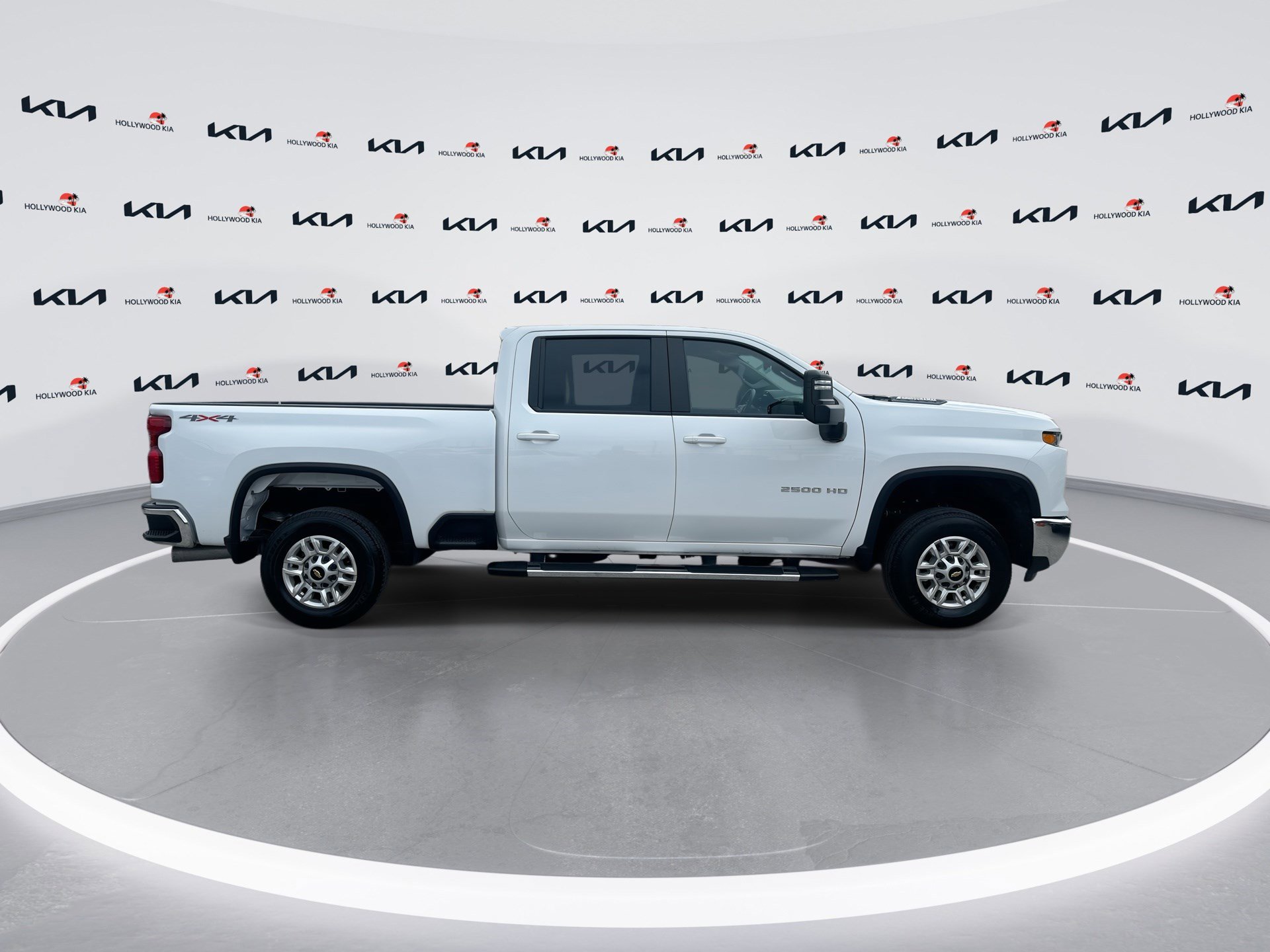 Used 2025 Chevrolet Silverado 2500 LT w/ Convenience Package AWD/4WD image 9