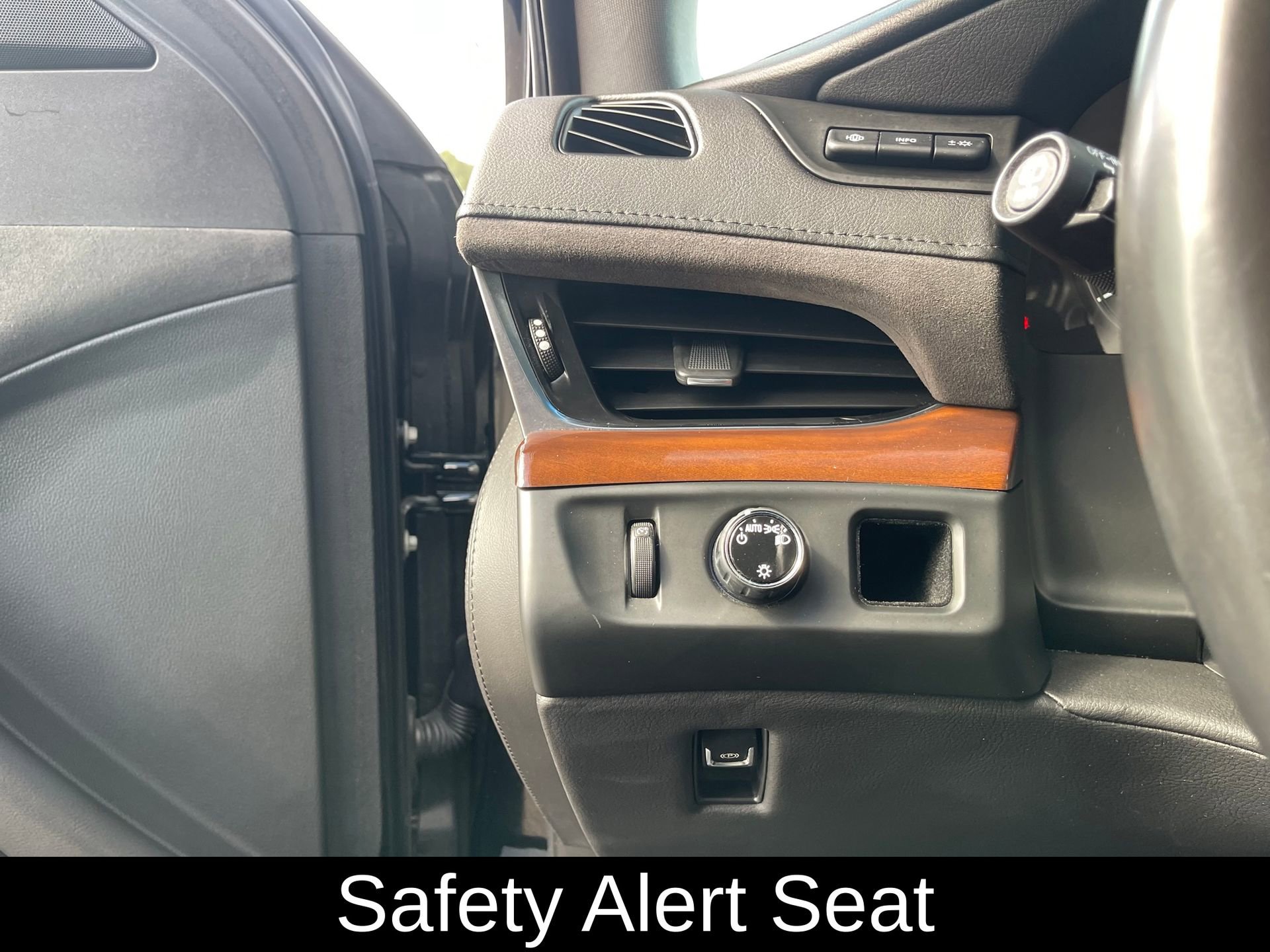 Used 2019 Cadillac Escalade ESV Premium Luxury RWD image 15
