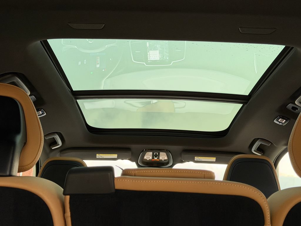 Certified 2025 Volvo XC90 T8 Ultra w/ Protection Package Premier AWD/4WD image 13