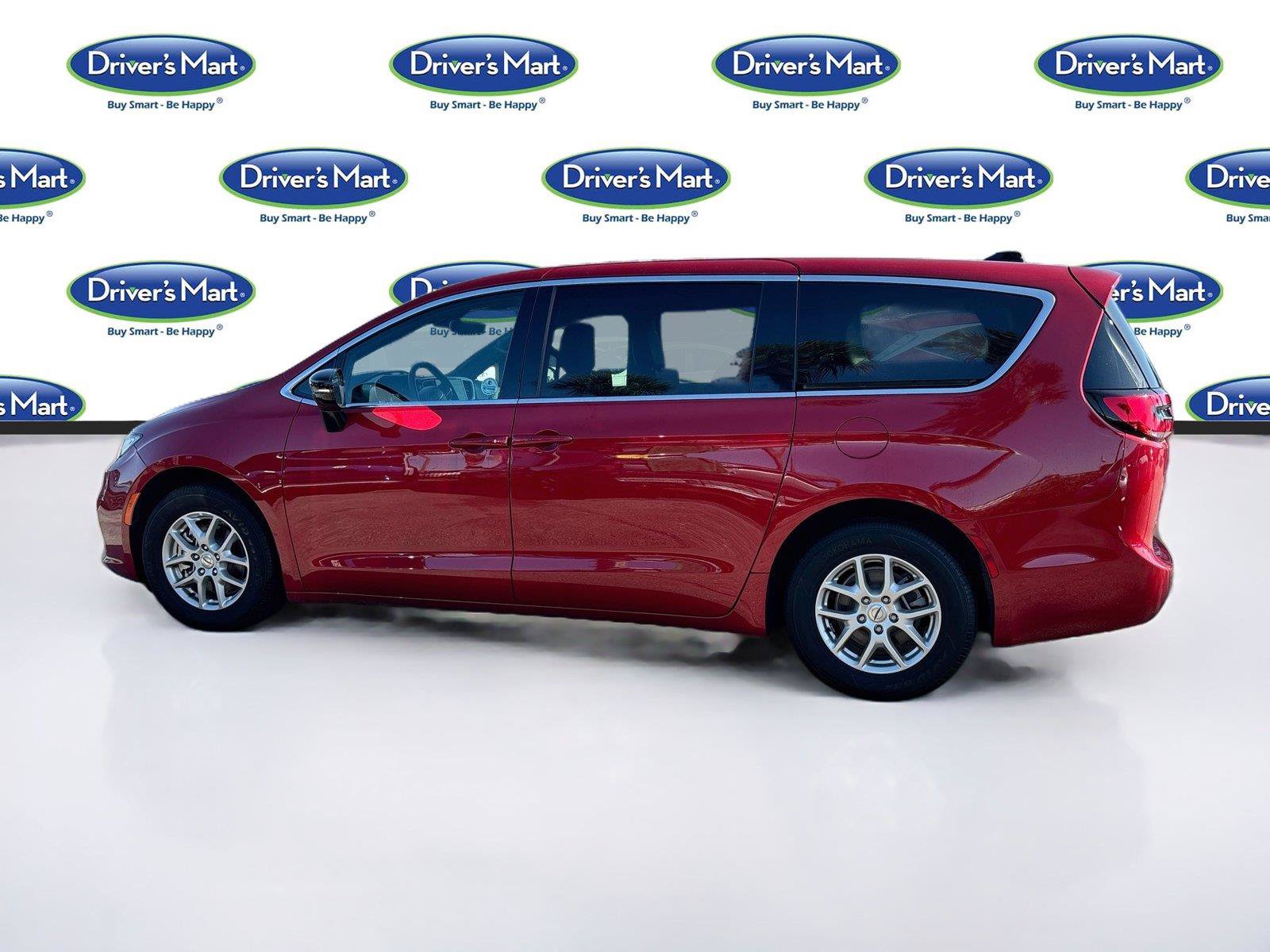 Used 2025 Chrysler Pacifica Select FWD image 4