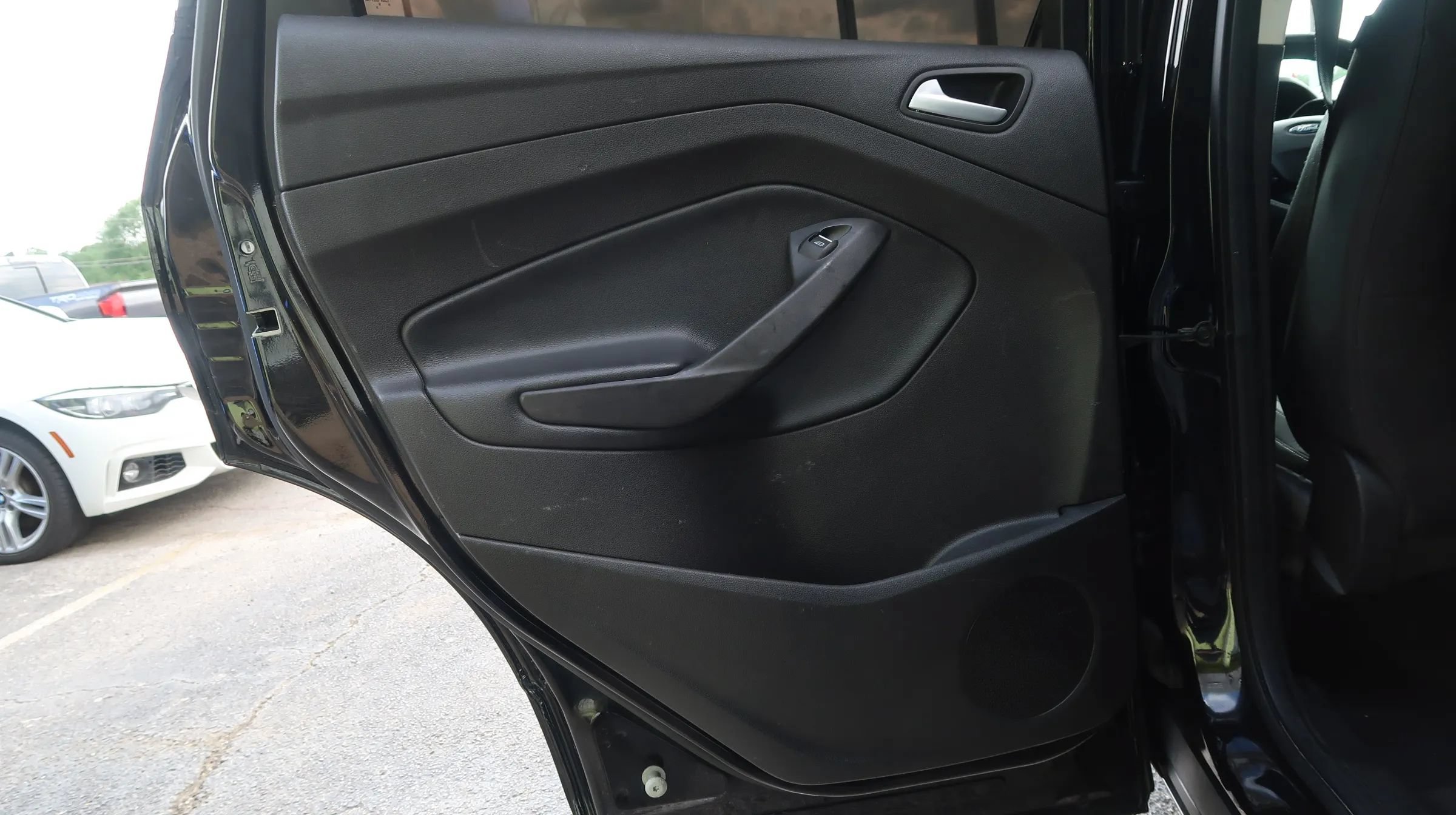 Used 2019 Ford Escape SE FWD image 40