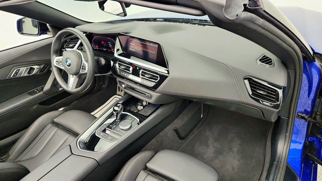 Used 2025 BMW Z4 sDrive30i w/ Premium Package image 23