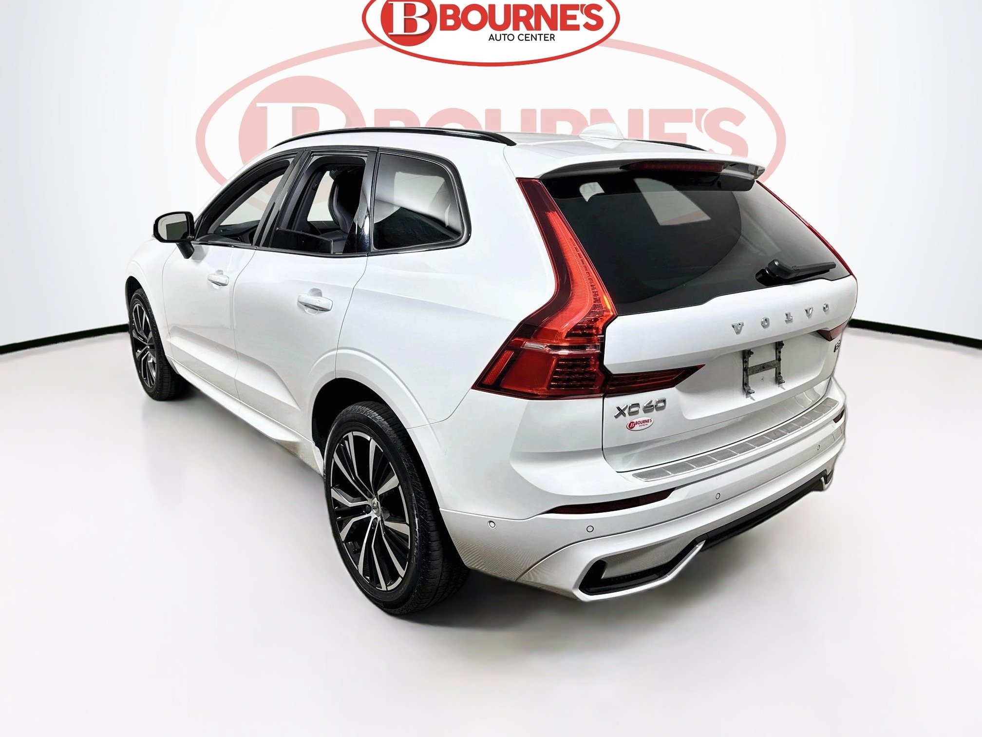 Used 2024 Volvo XC60 B5 Plus w/ Protection Package Premier AWD/4WD image 10