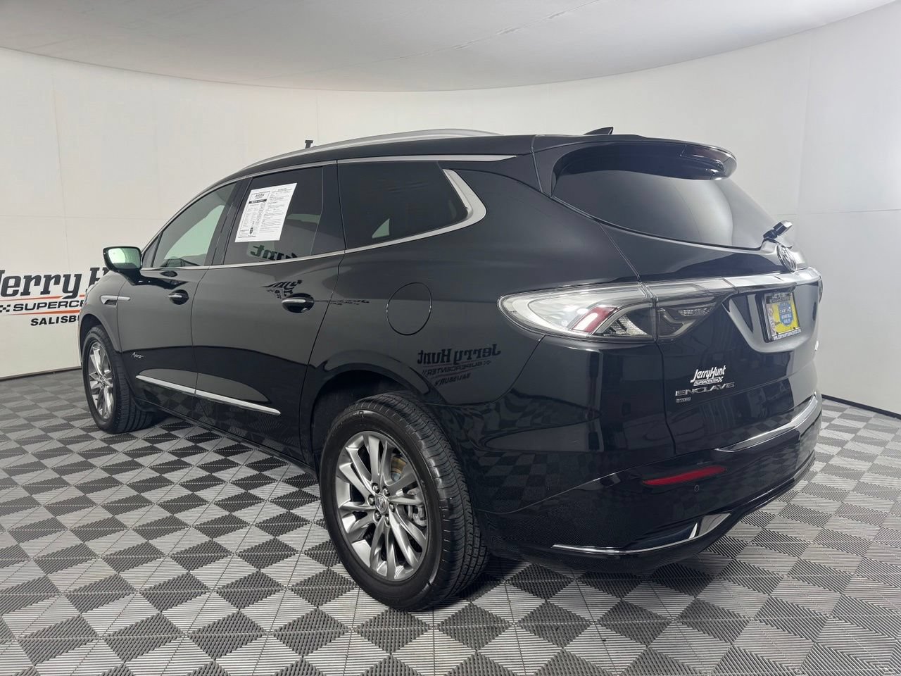 Used 2023 Buick Enclave Avenir w/ Avenir Technology Package AWD/4WD image 23
