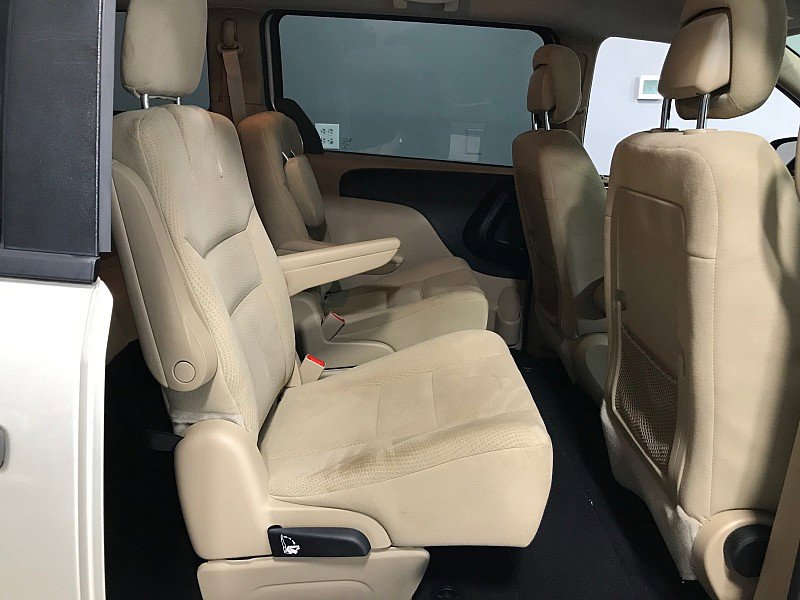 Used 2014 Dodge Grand Caravan American Value Package FWD image 17