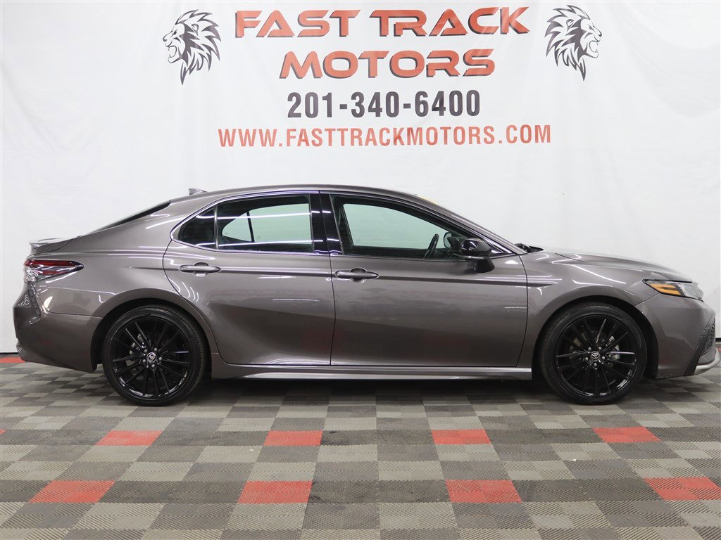Used 2023 Toyota Camry XSE image 4