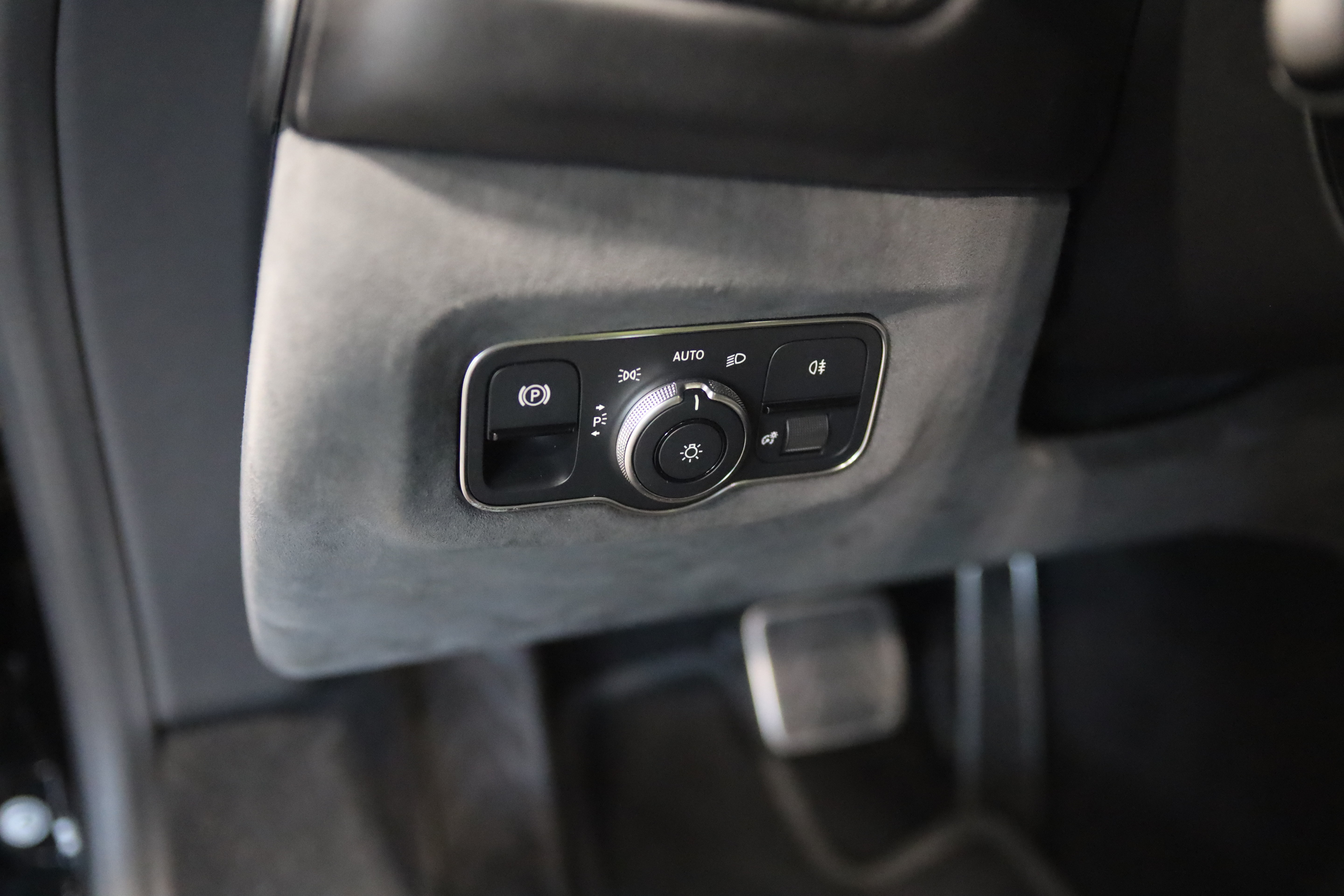 Used 2023 Aston Martin V8 Vantage Coupe RWD image 16