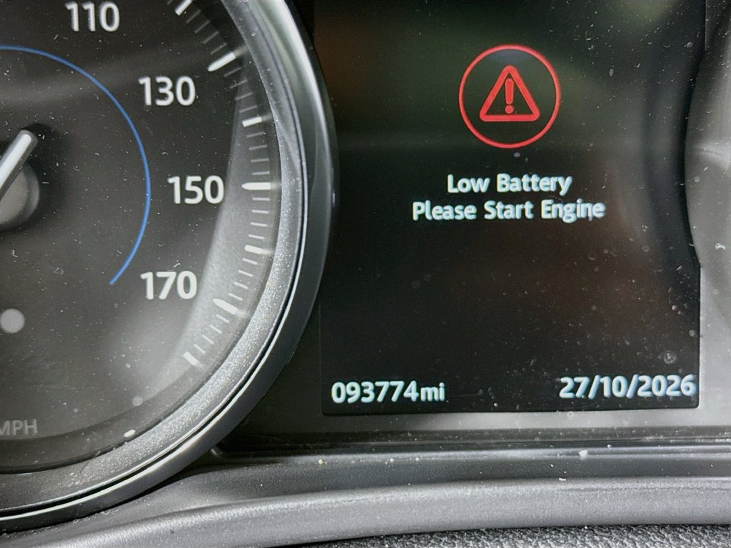 Used 2017 Jaguar XE Premium AWD/4WD image 13