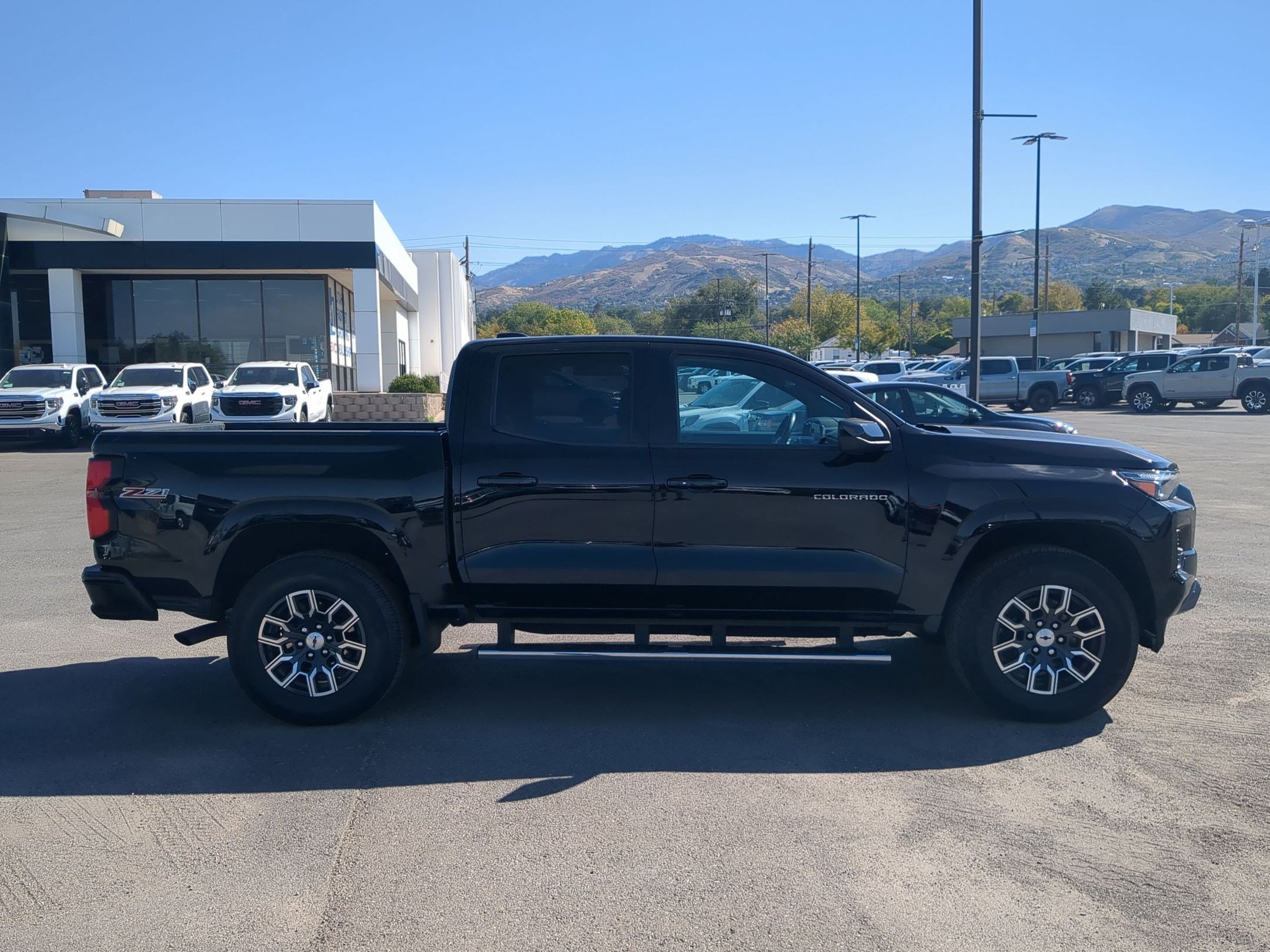 Used 2023 Chevrolet Colorado Z71 w/ Z71 Convenience Package 2 AWD/4WD image 6