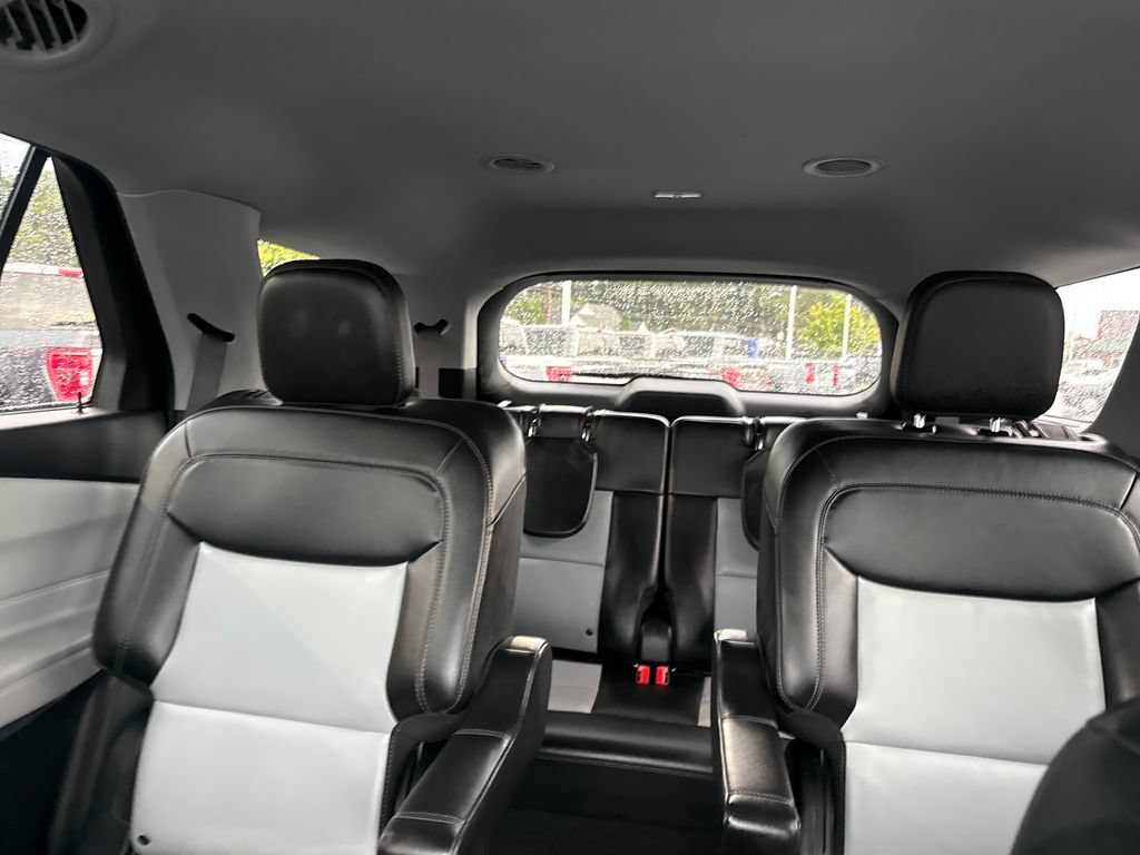 Used 2024 Ford Explorer XLT w/ Equipment Group 202A AWD/4WD image 46