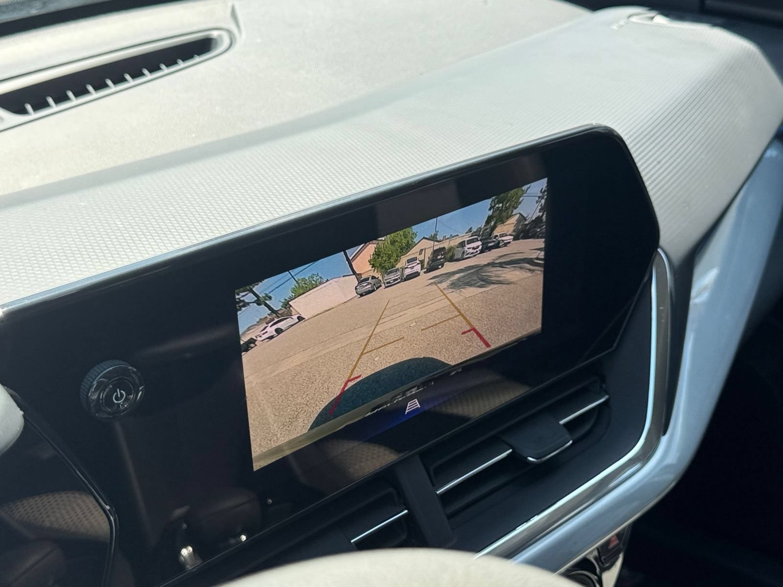 Used 2025 Chevrolet Trax LT FWD image 22