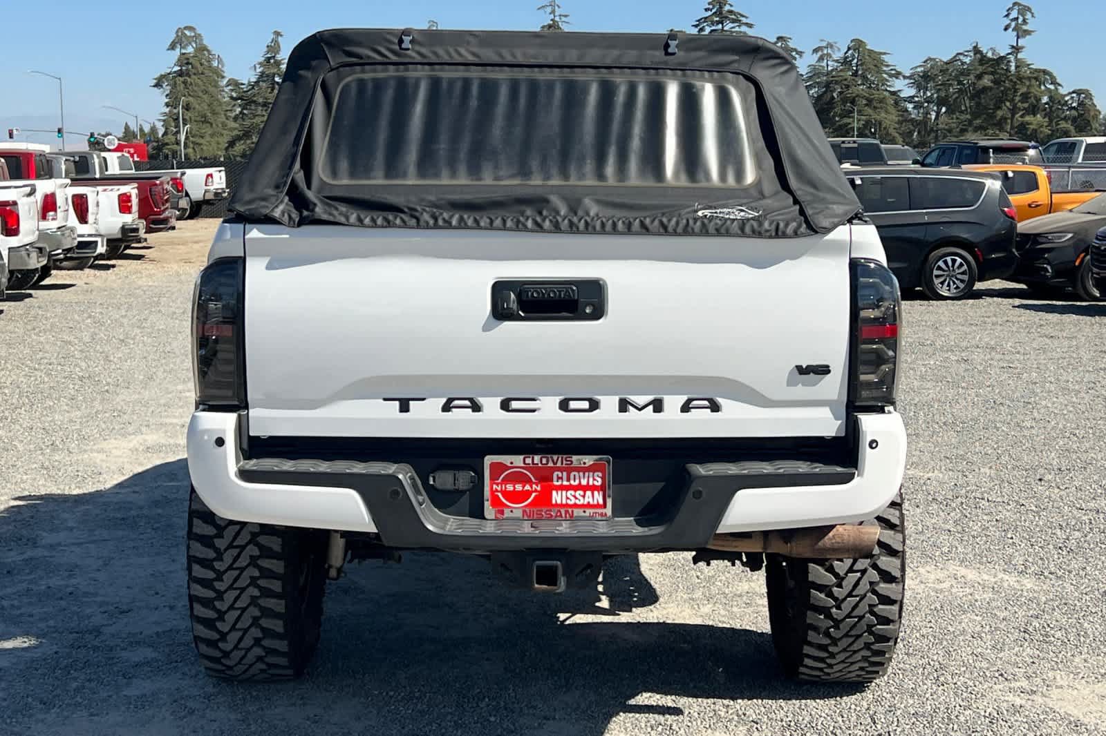 Used 2019 Toyota Tacoma TRD Off-Road w/ Technology Package AWD/4WD image 8