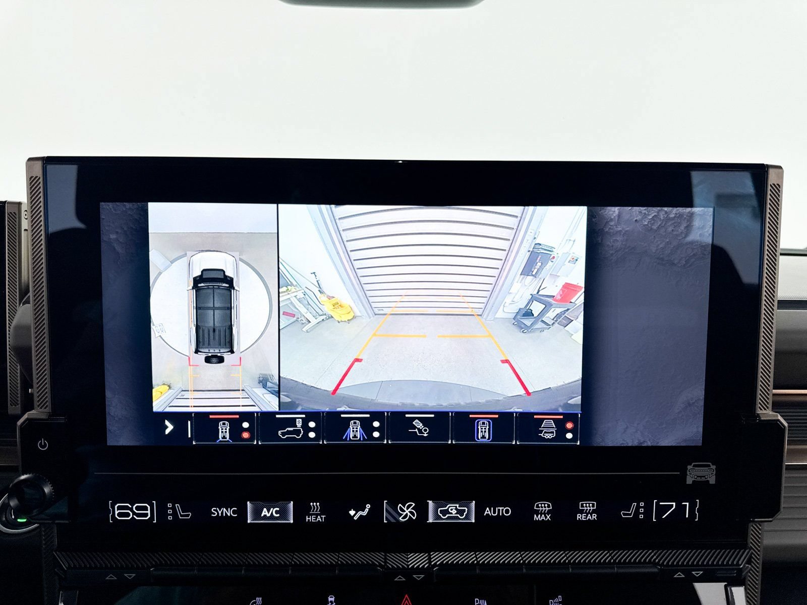 Used 2025 GMC Hummer EV 2X AWD/4WD image 42