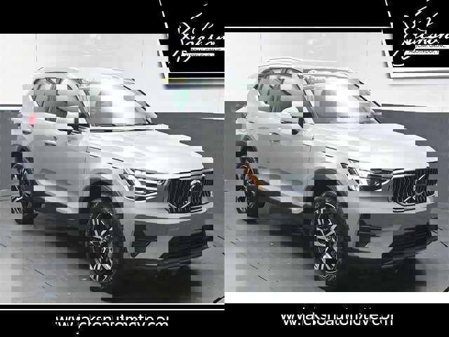 Used 2025 Volvo XC40 B5 Core