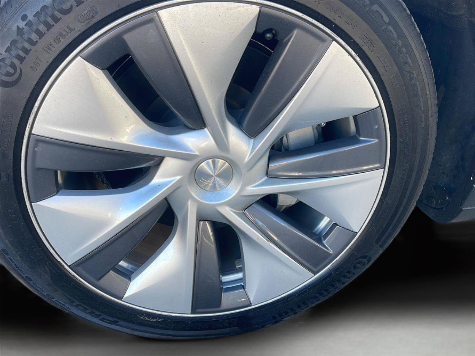Used 2023 Tesla Model Y Performance AWD/4WD image 31