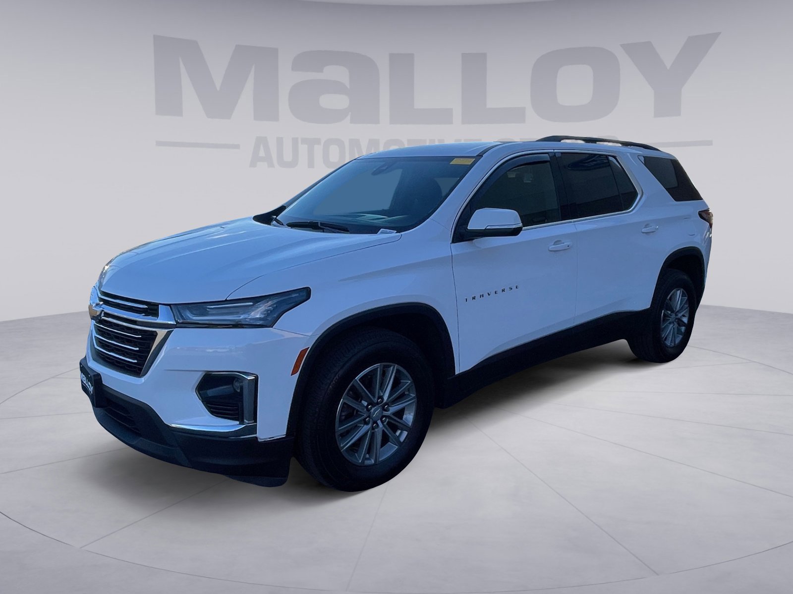 Used 2023 Chevrolet Traverse LT image 1