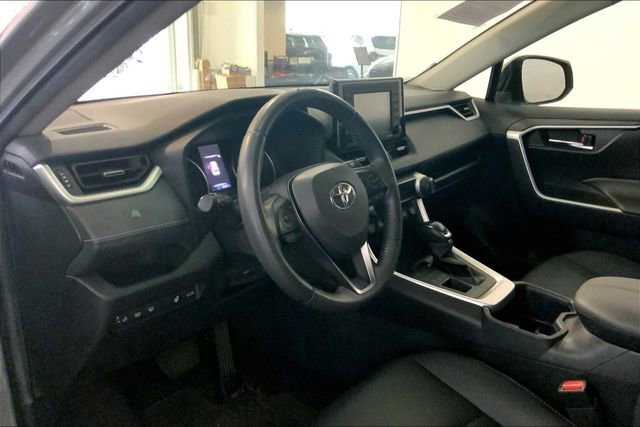 Used 2022 Toyota RAV4 XLE Premium AWD/4WD image 7