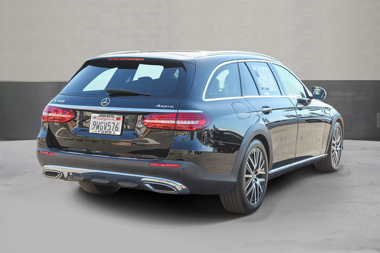 Used 2022 Mercedes-Benz E 450 4MATIC All-Terrain Wagon image 4