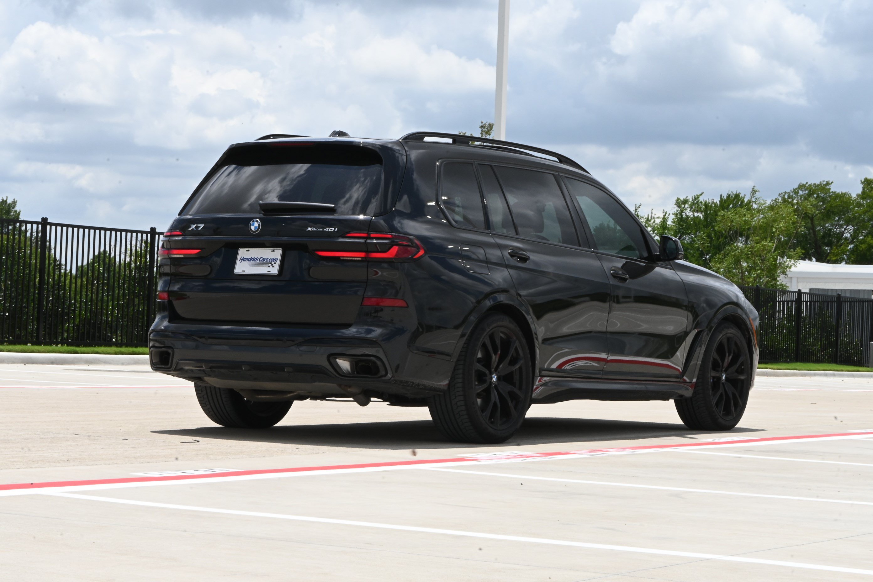 Used 2026 BMW X7 xDrive40i w/ M Sport Package AWD/4WD image 9