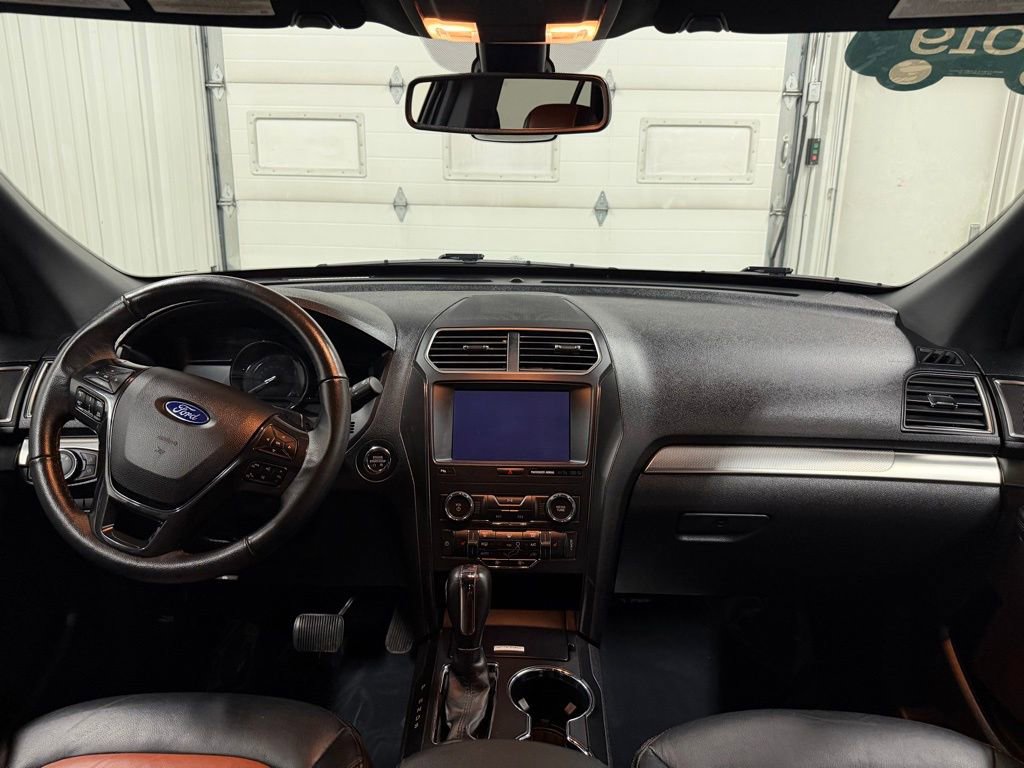 Used 2019 Ford Explorer XLT w/ Equipment Group 202A AWD/4WD image 23