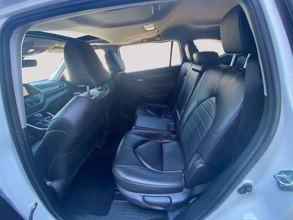 Used 2023 Toyota Highlander XLE AWD/4WD image 13