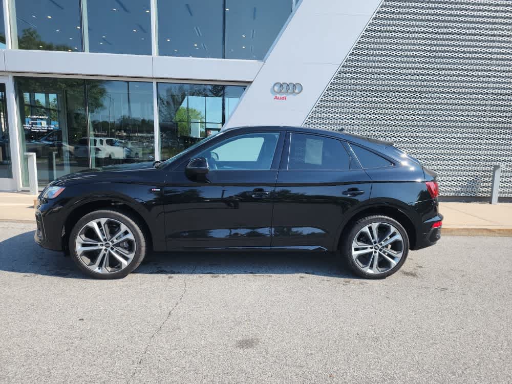 Used 2022 Audi Q5 2.0T Premium Plus w/ Premium Plus Package AWD/4WD image 2