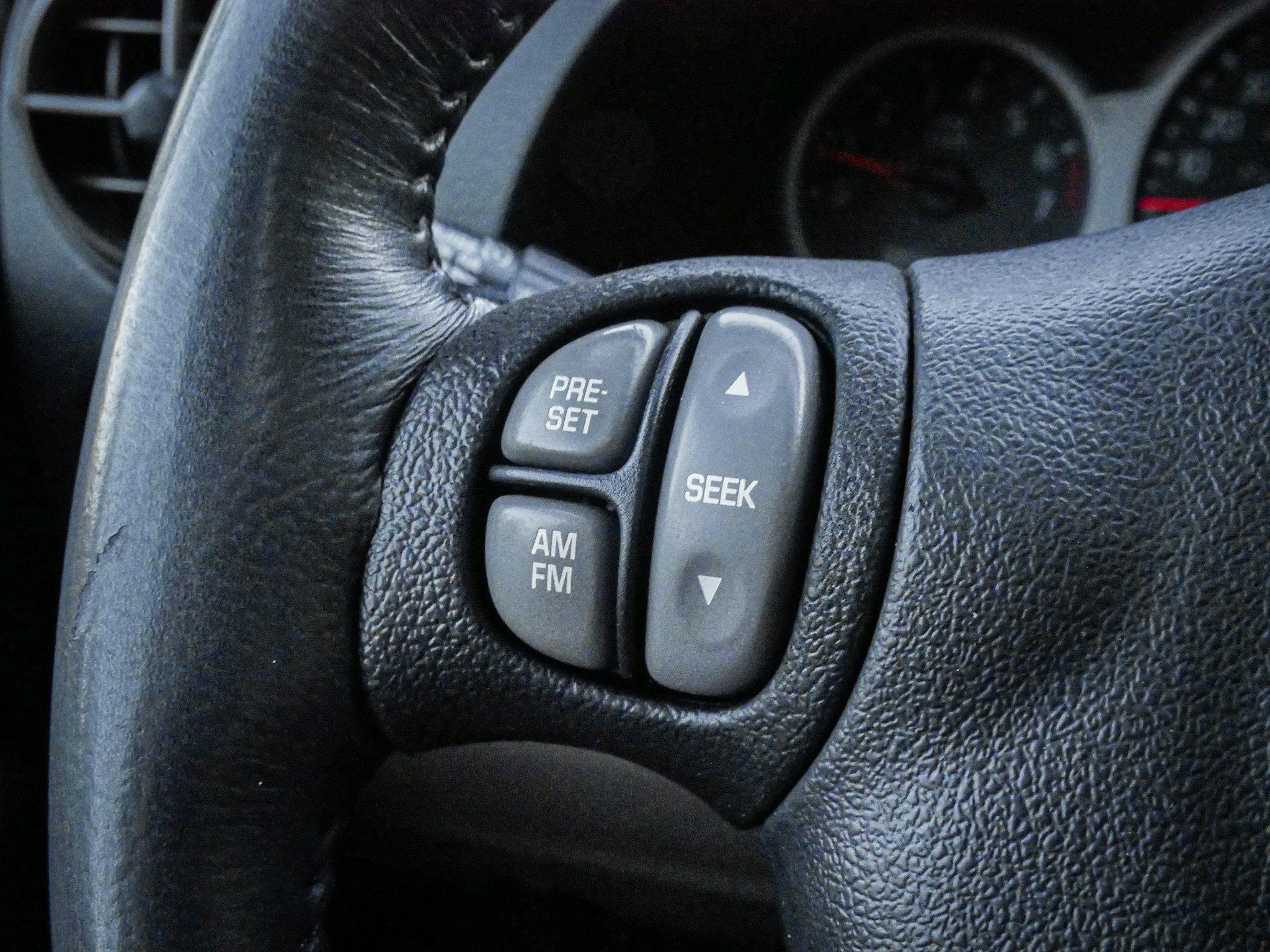 Used 2002 Pontiac Aztek 2WD image 19