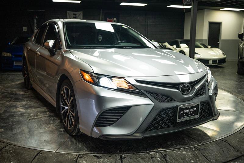 Used 2020 Toyota Camry SE w/ Carpet Mat Package FWD image 5