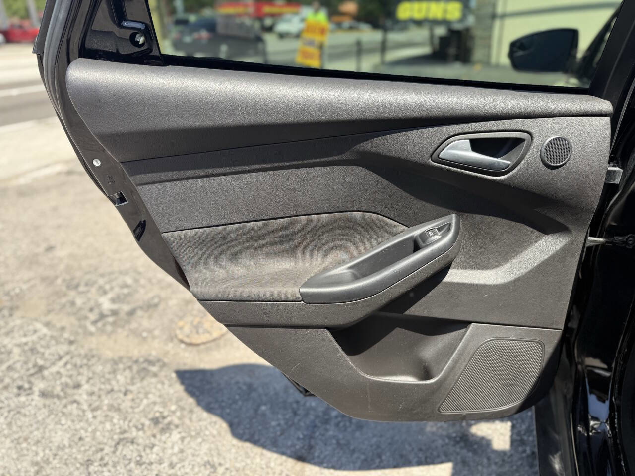 Used 2017 Ford Focus Titanium FWD image 19
