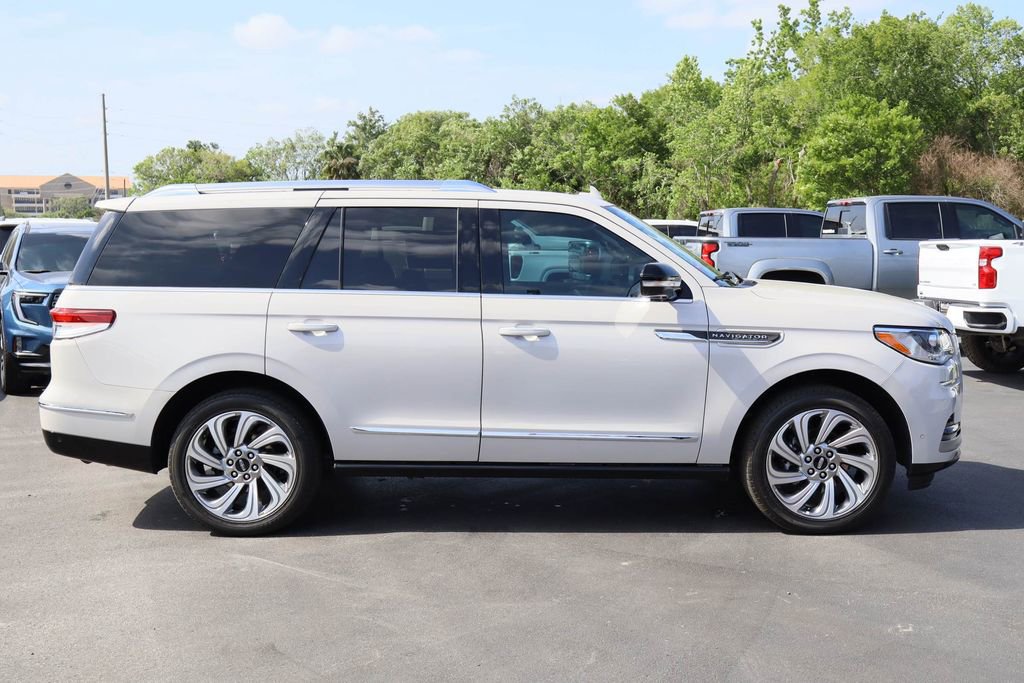 Used 2024 Lincoln Navigator Reserve AWD/4WD image 10