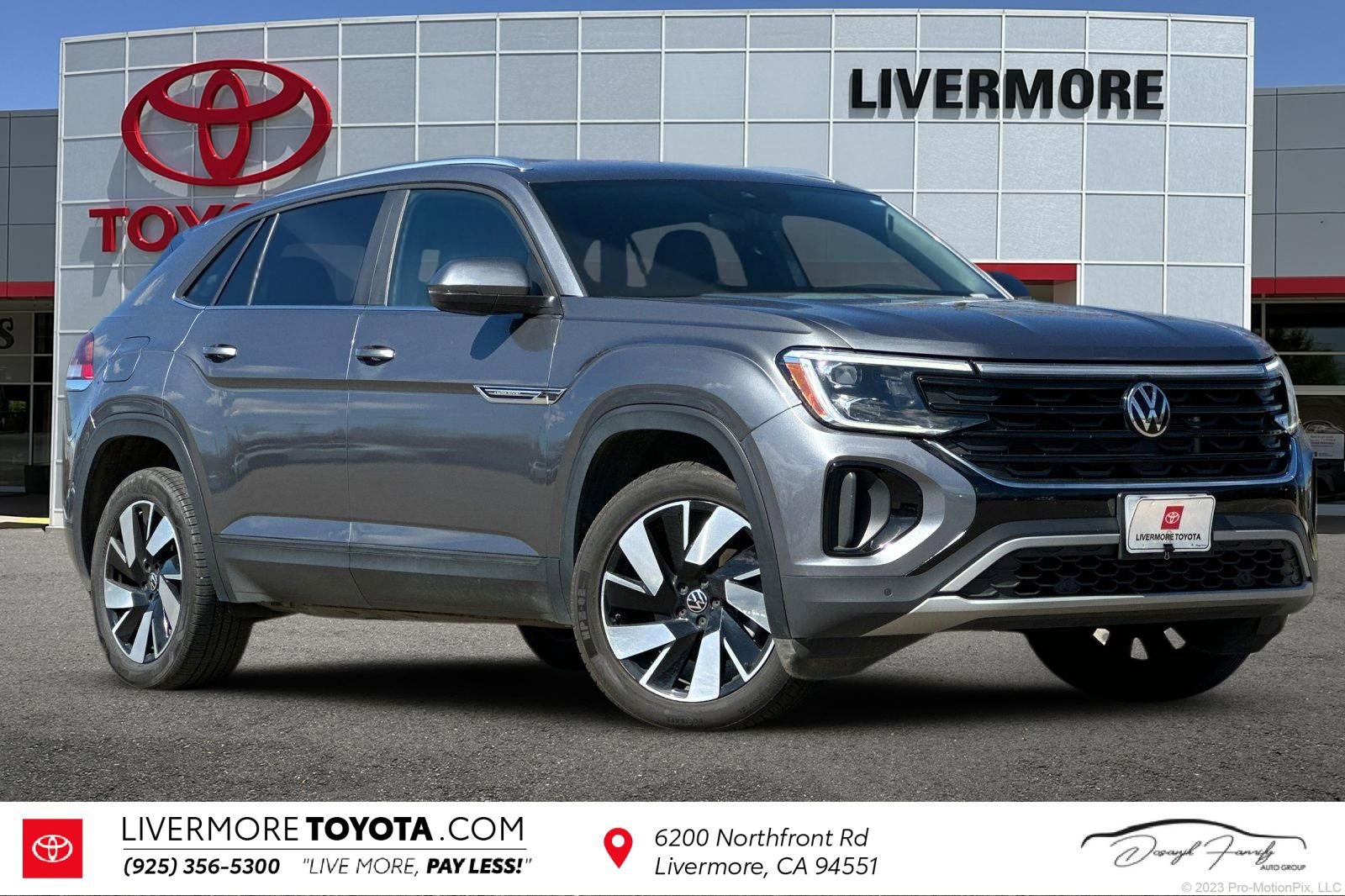 Used 2024 Volkswagen Atlas Cross Sport SE image 1