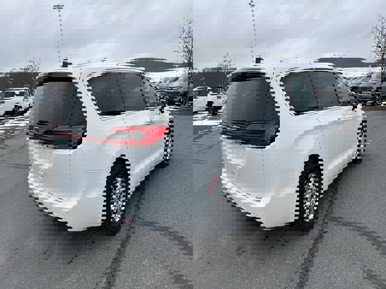 Used 2024 Chrysler Pacifica Touring-L image 7