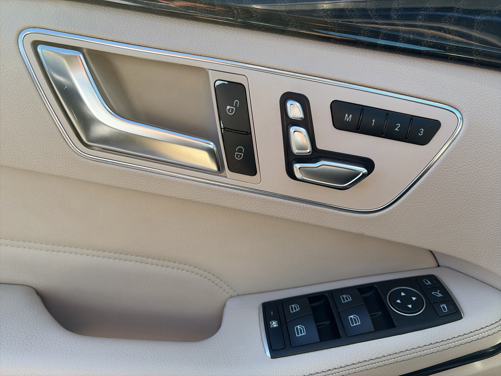 Used 2016 Mercedes-Benz E 350 4MATIC Sedan image 13