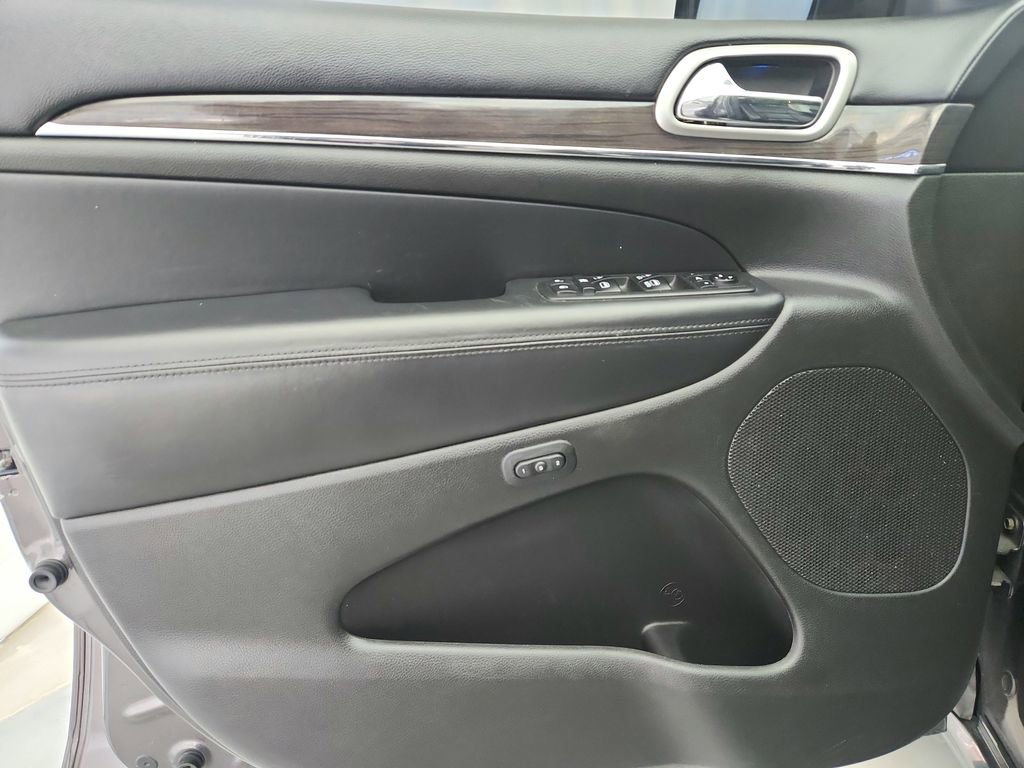 Used 2018 Jeep Grand Cherokee Overland image 23