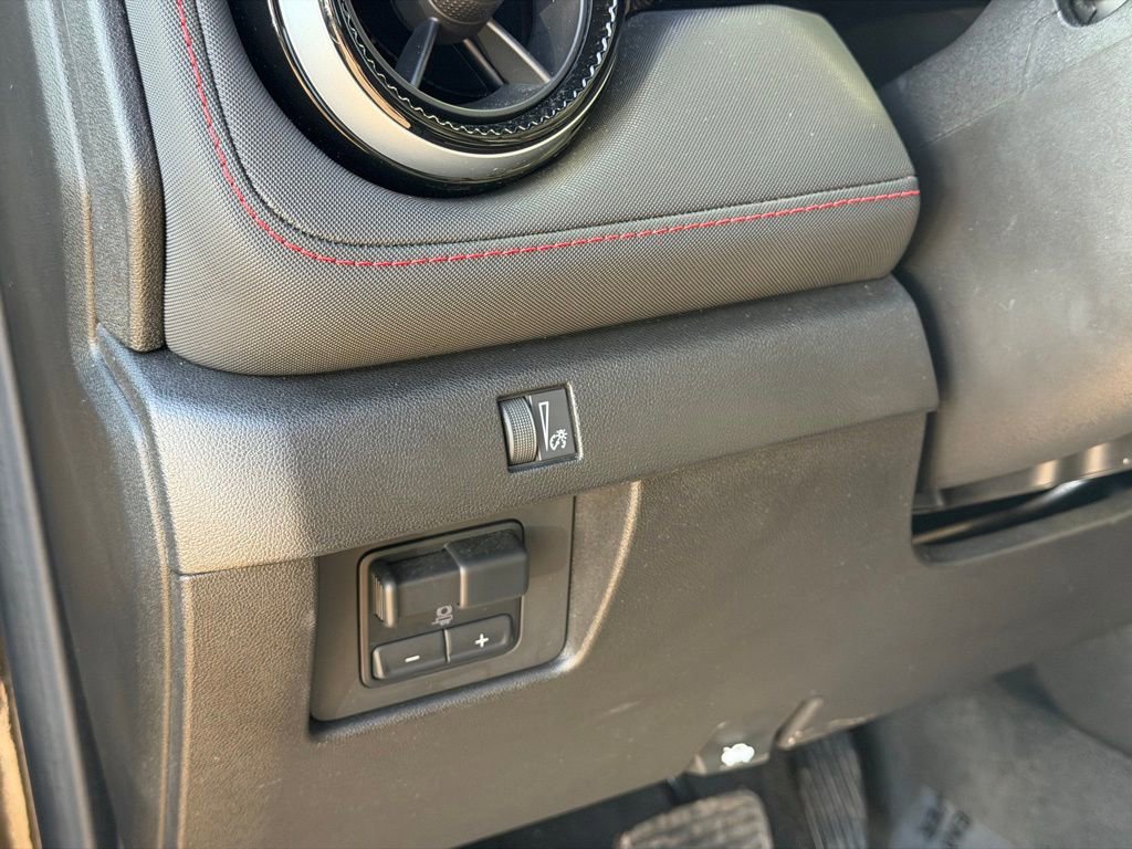 Used 2024 Chevrolet Colorado Z71 w/ Z71 Convenience Package 2 image 24