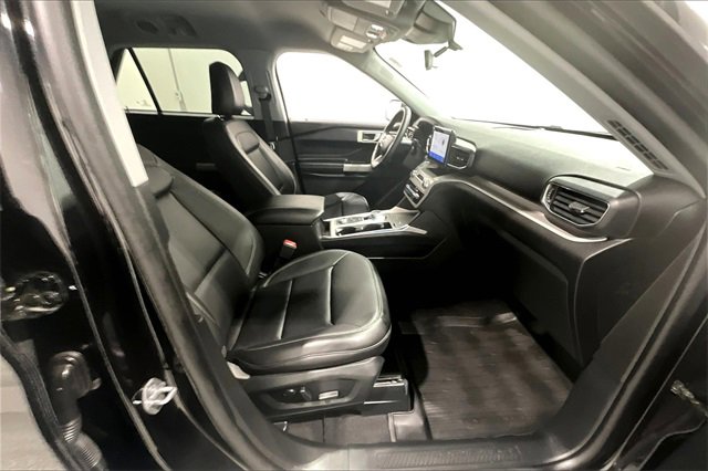 Used 2023 Ford Explorer XLT image 27