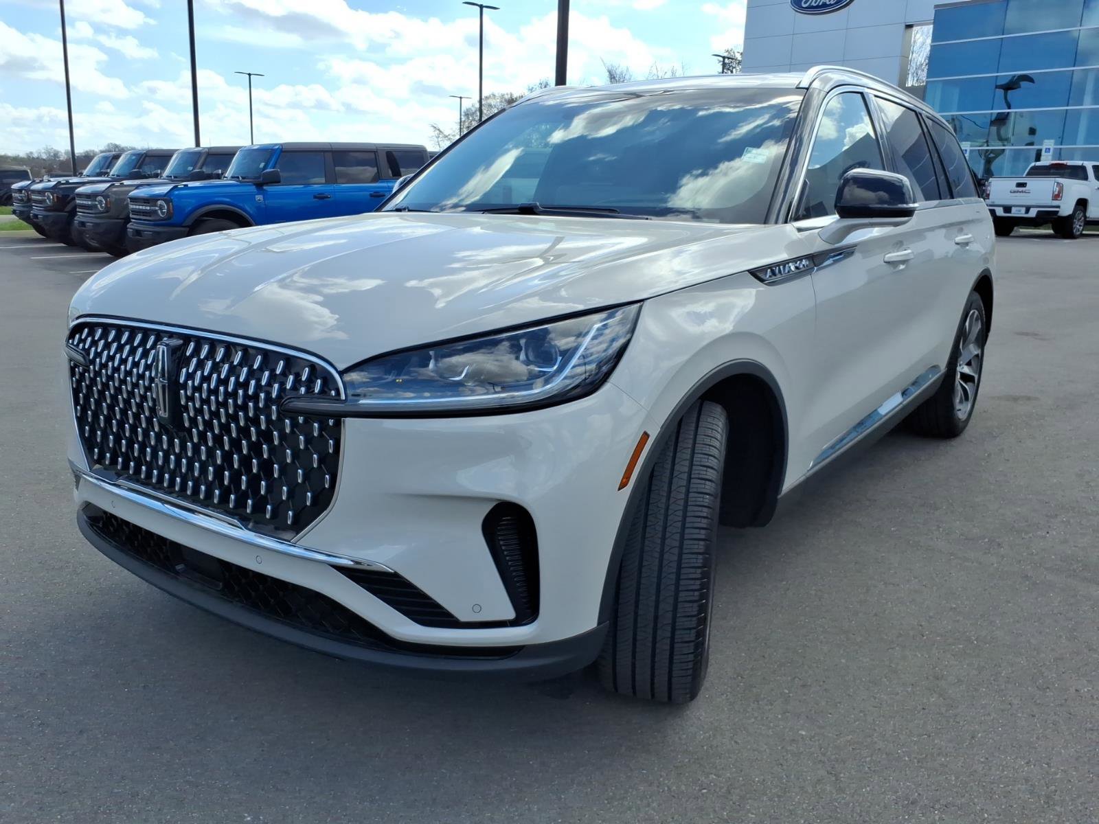 Used 2025 Lincoln Aviator Reserve w/ Luxury Package image 7