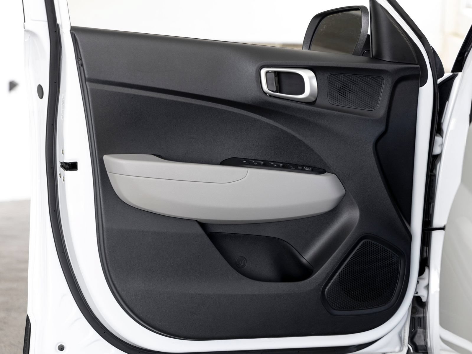 Used 2025 Hyundai Venue SEL FWD image 9